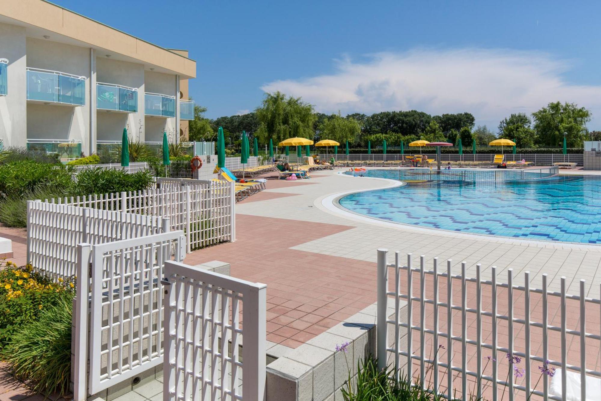 Hotel Maregolf Caorle Exterior photo